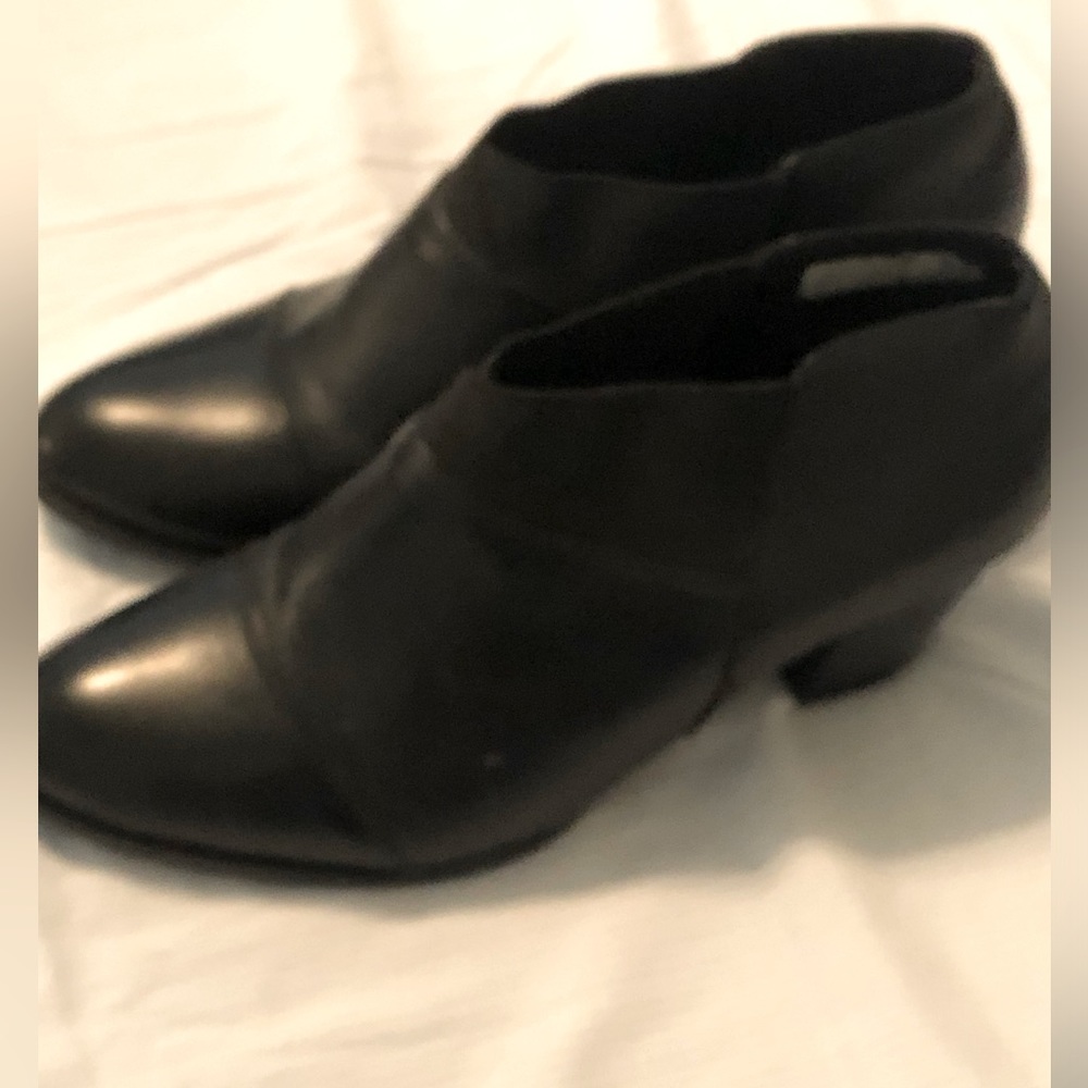 Black Vionic Orthoheel Leather booties
